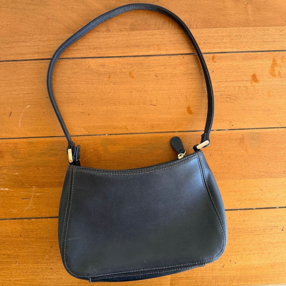 Liz Claiborne Black Faux Leather Small Shoulder Bag Baguette Purse Gold Logo - Picture 3 of 11